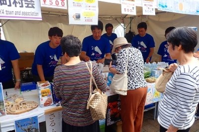 宗谷の特産品に興味を持たれた方がたくさんいました