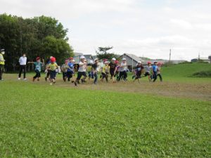 1・2年持久走スタート