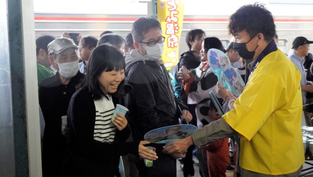 「花たびそうや号」今年もみんなでお出迎え！2