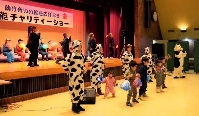 年末のお楽しみチャリティーショー1