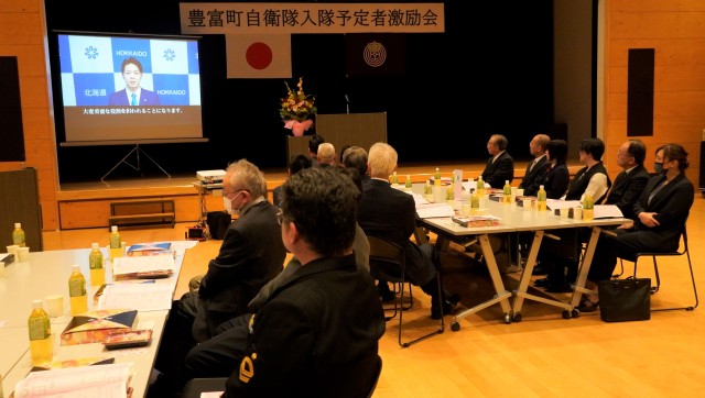 入隊予定者を激励2