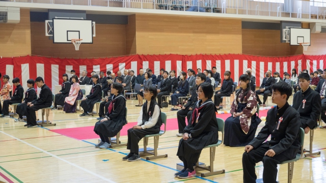 希望を胸に学び舎を巣立つ2