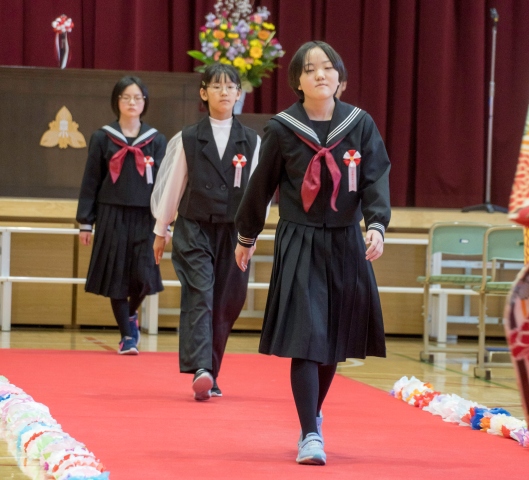 希望を胸に学び舎を巣立つ6